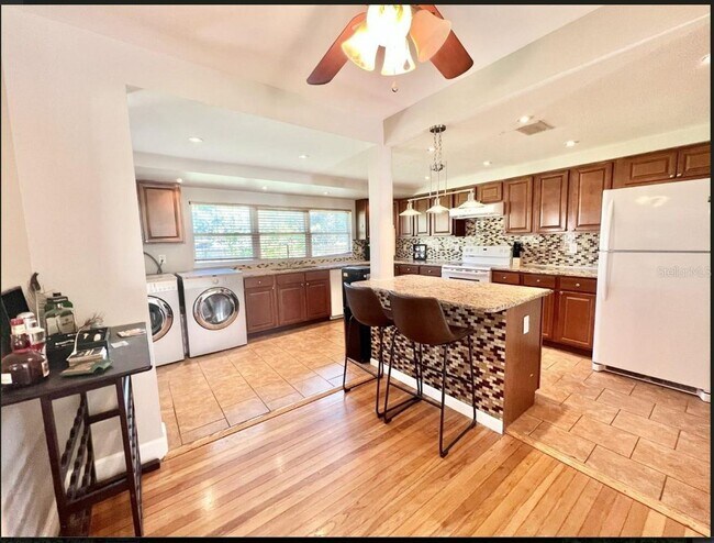 Foto del edificio - 1003 W Beacon Ave