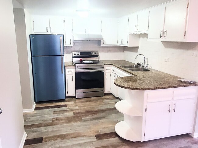 Building Photo - 11113 S Longwood Dr