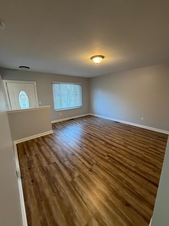 Foto del edificio - Charming Home in St. Clair Shores - PHOTOS COMING SOON