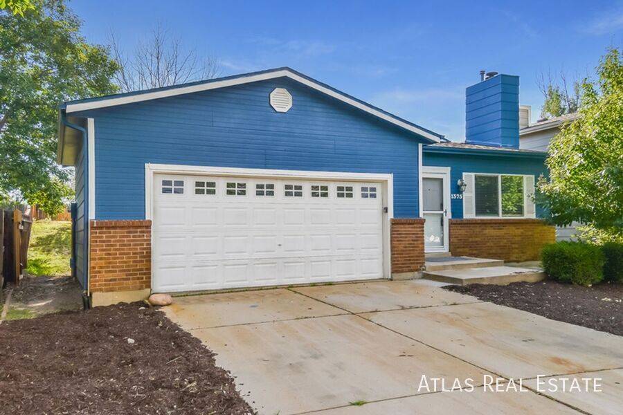 Primary Photo - Alluring 3 Bed/ 2 Bath home in Rustic Hills!