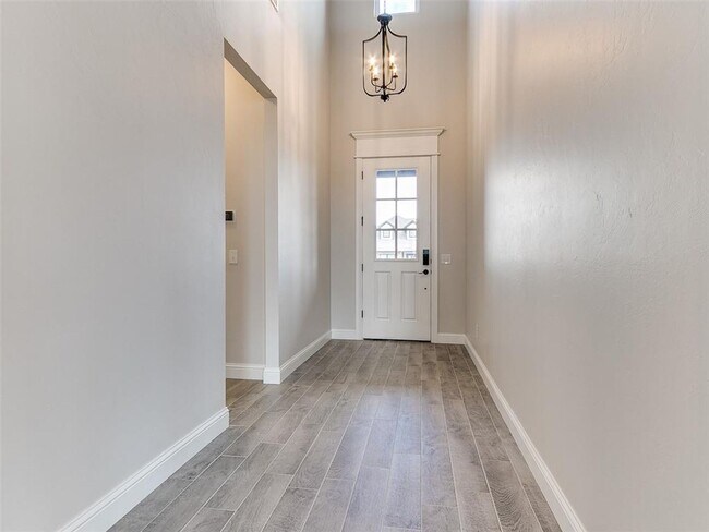 Building Photo - Very Nice 5 Bedroom 3.5 Bathrooms with Bonus Room Mustang Schools