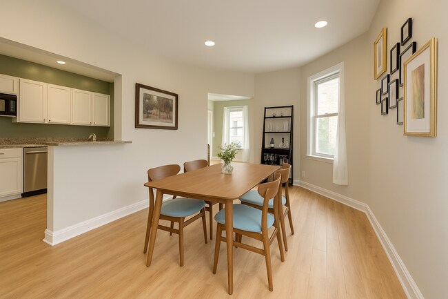 Cocina renovada abierta al comedor y salas adicionales. - 616 Lamont St NW