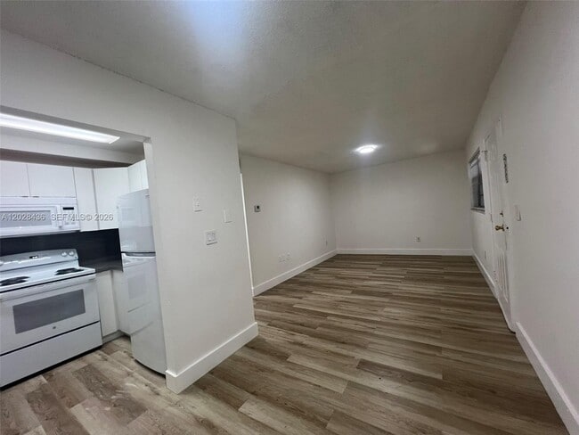 Building Photo - 5644 W 25th Ct