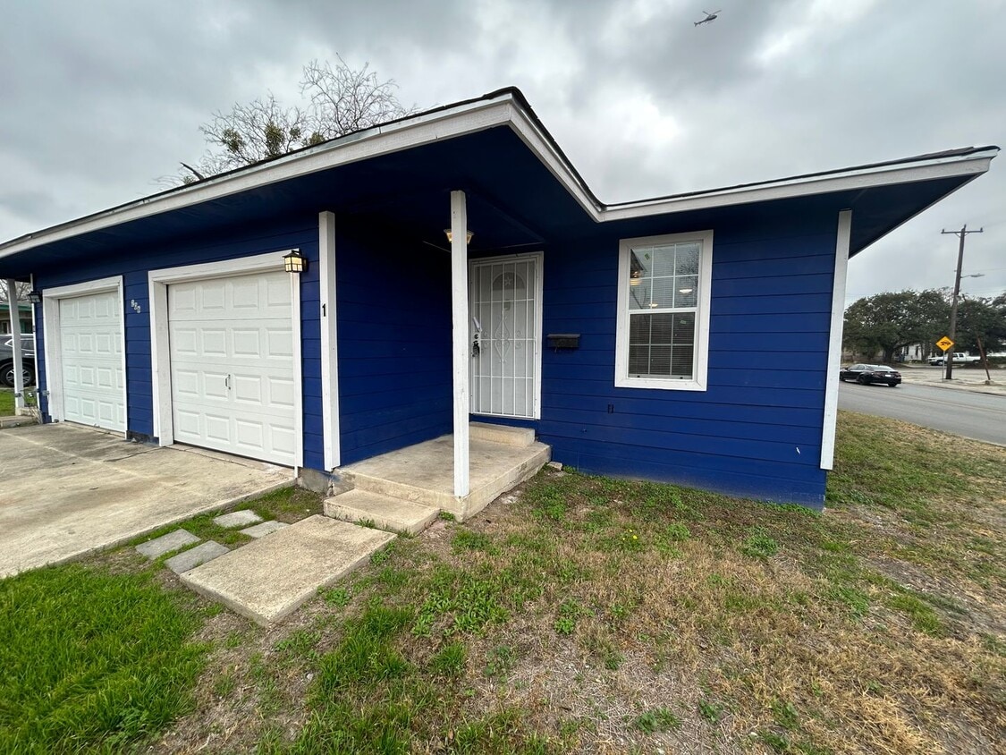 206 Edna Ave Unit 1, San Antonio, TX 78220 Room for Rent in San