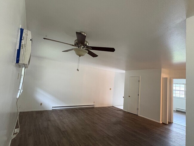 Foto del edificio - 505 S Poplar St