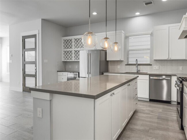 Foto del edificio - 1602 Westside Gardens Ln