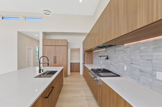 Foto del edificio - 8905 N Rustle Rd