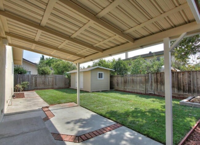 Building Photo - 1209 Sunrise Way