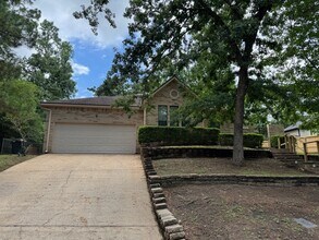 Building Photo - 2232 Azalea Cir