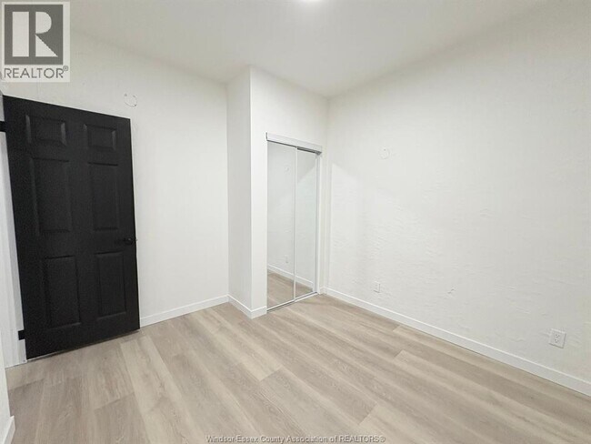 Photo du bâtiment - 1370 Wyandotte St E