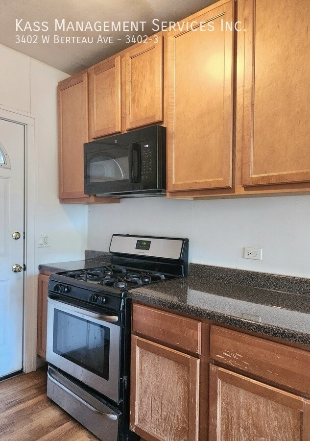 Foto del edificio - 3408 W Berteau Ave