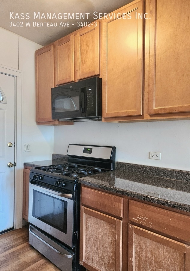 Building Photo - 3408 W Berteau Ave