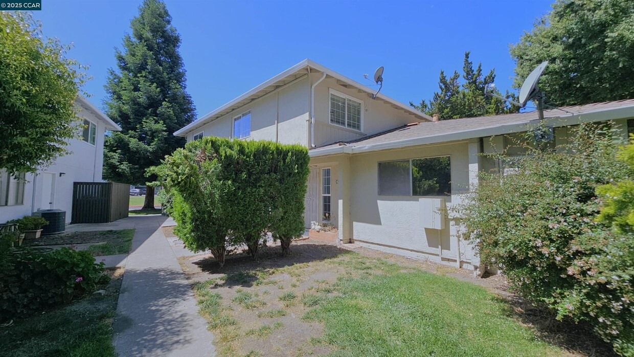 Primary Photo - 1446 Del Rio Cir