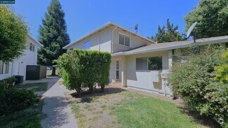 Building Photo - 1446 Del Rio Cir