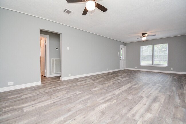 Building Photo - 14631 Renault St