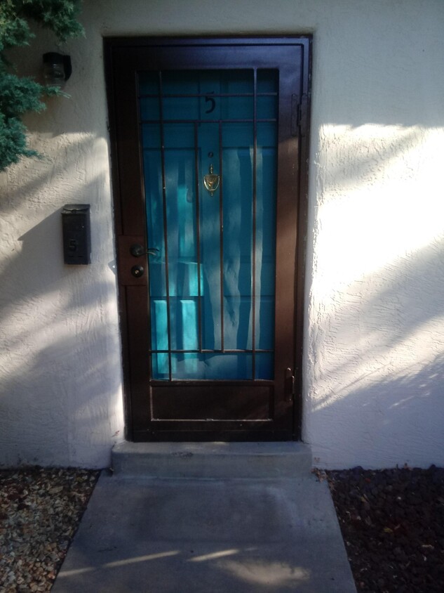 Building Photo - 533 Valencia Dr SE