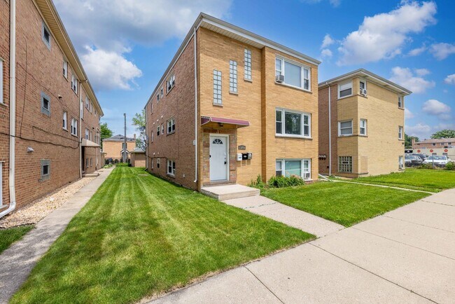 Building Photo - 8320 W Irving Park Rd