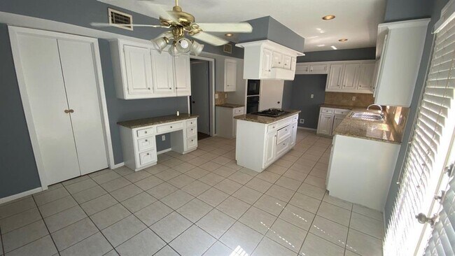 Foto del edificio - 3615 Windbriar Ct