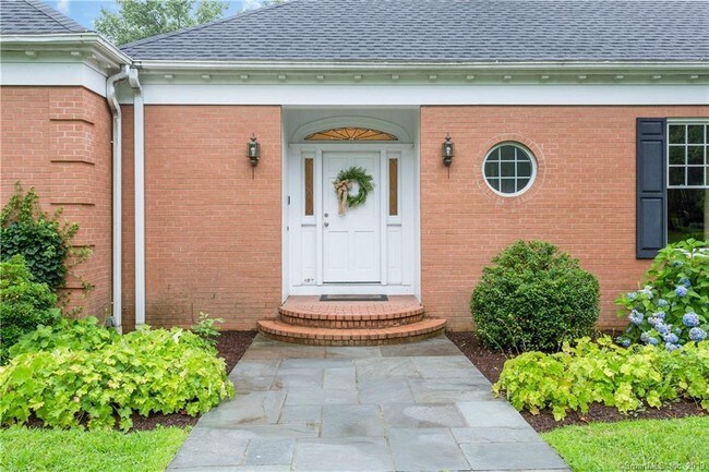 Foto del edificio - 2787 Redding Rd