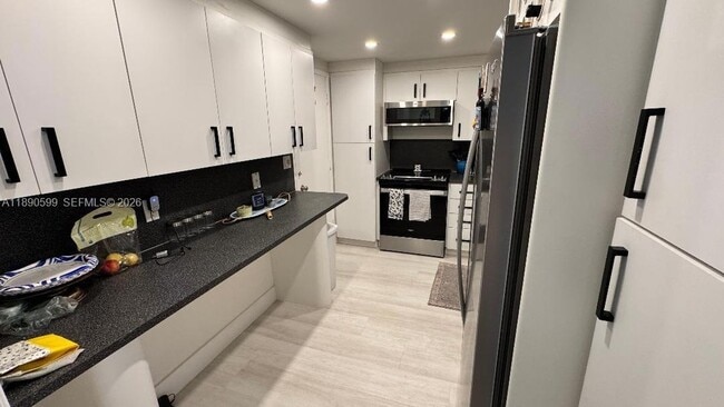 Building Photo - 5005 Collins Ave