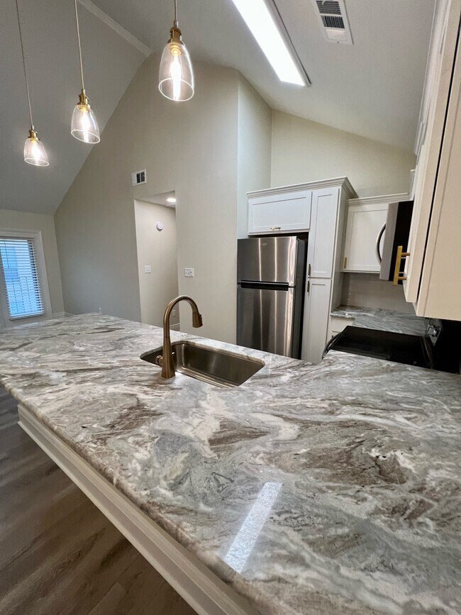 Lovely 3cm Granite Slab Island Trendy Gold Trim - 11011 Cal Rd