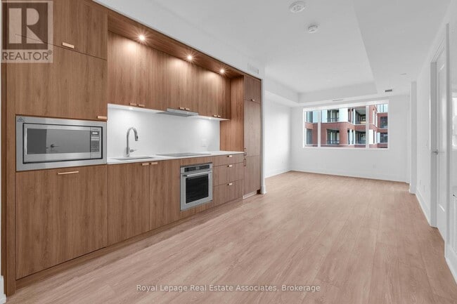 Building Photo - 259 The Kingsway