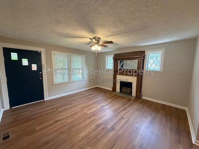 Foto del edificio - 3224 Forrest Hills Dr SW