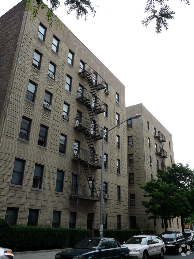 375 E 205th Street - 375 E 205th St