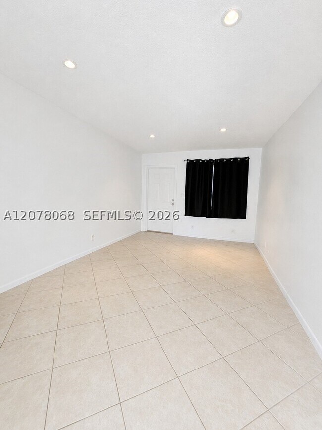 Foto del edificio - 1231 NE 23rd Pl