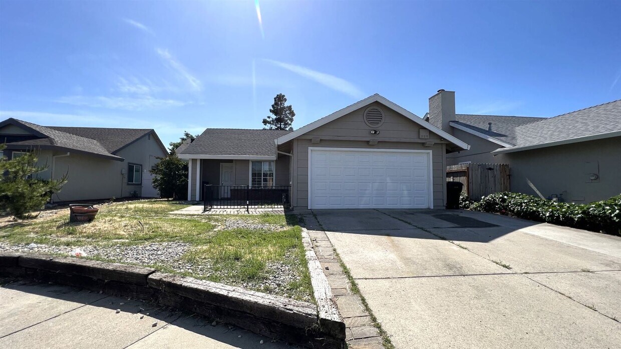 3 br, 2 bath House 8135 Traver Ct House Rental in Sacramento, CA