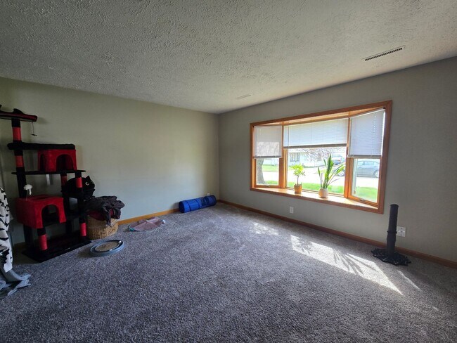 Foto del edificio - 2 Bedroom Home in Bloomington!