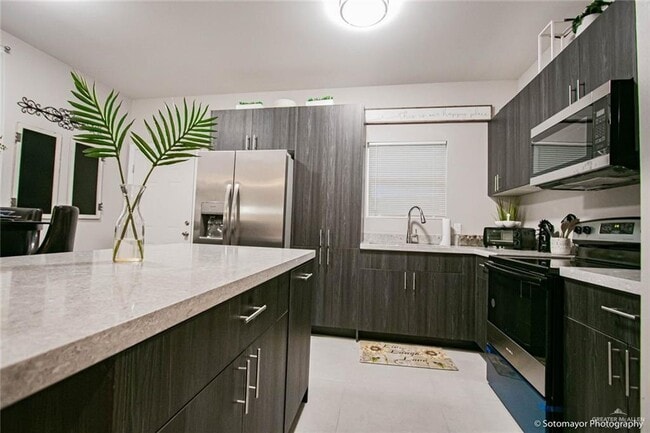 Foto del edificio - 15 Swallow Ave