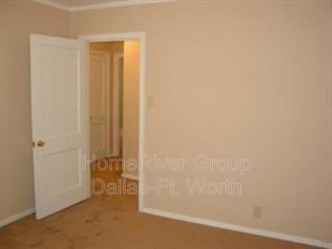 Building Photo - 7901 Rosemont Rd