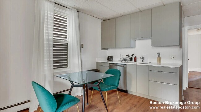 Foto del edificio - 823 Dorchester Ave