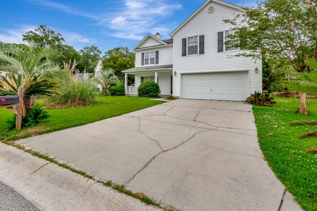 Building Photo - SPACIOUS HOME IN CUL-DE-SAC