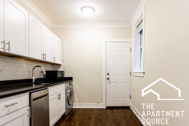 Foto del edificio - 648 W Roscoe St