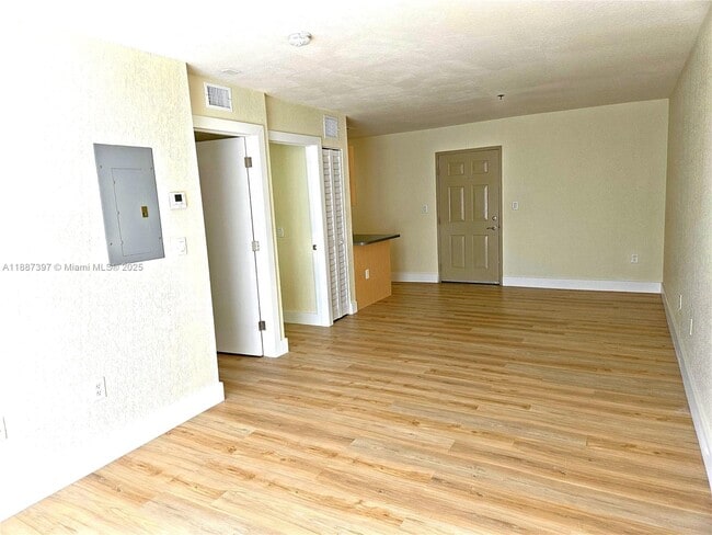 Foto del edificio - 437 SW 7th St