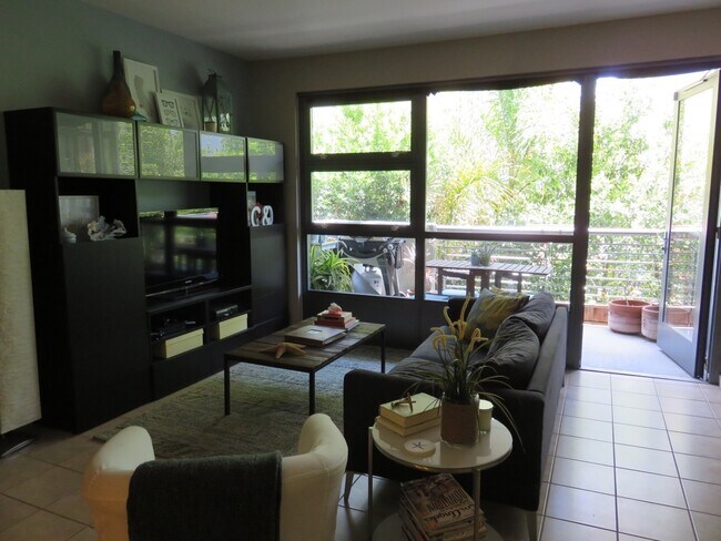 Foto del edificio - Beautiful Playa Vista Living Near The Beach!