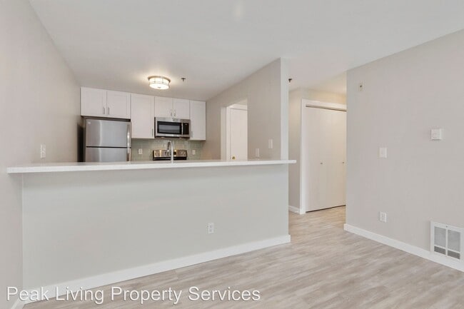 Building Photo - 5941 California Ave SW