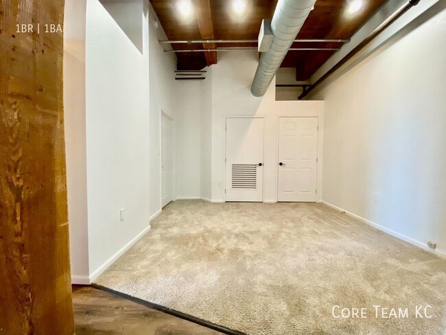 Building Photo - Spacious 1 Bed + Den Loft For Rent in the ...