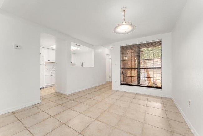 Building Photo - 3 bedroom in Gainesville FL 32607