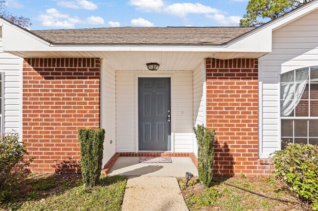 Building Photo - Updated Home in Raintree Estates!