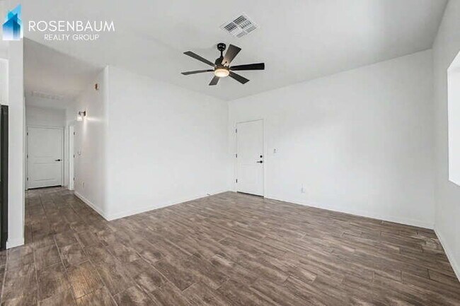 Foto del edificio - 2956 N Richey Blvd