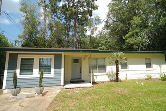 Building Photo - 1682 Mayhew St