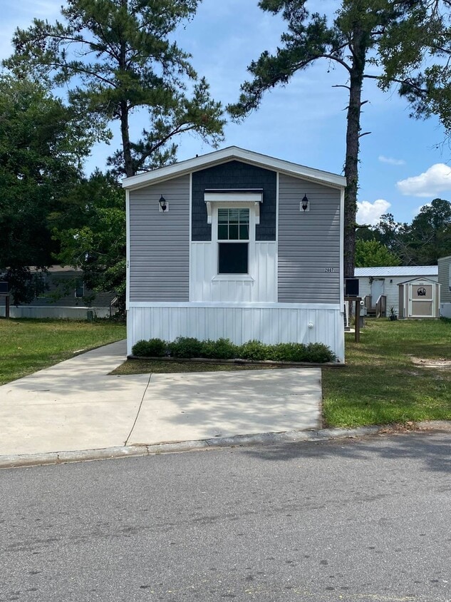 Primary Photo - 2607 NE 52 St
