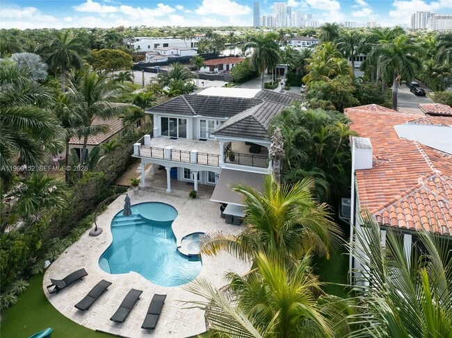 Building Photo - 520 N Pkwy