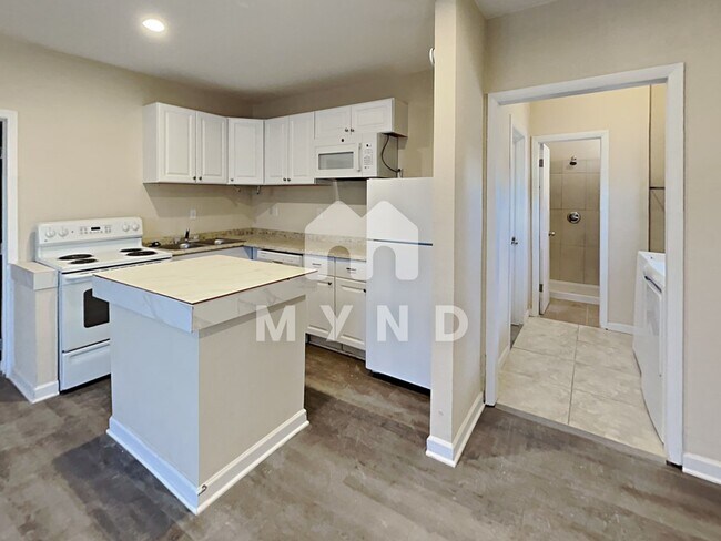 Foto del edificio - 496 N Main St Unit B