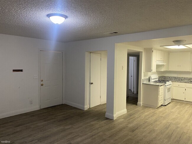 Foto del edificio - 3 br, 2 bath Duplex - 610 C Street 610