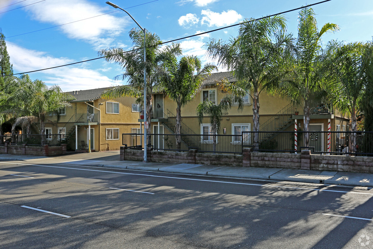 Primary Photo - Greenback Lane Apartments