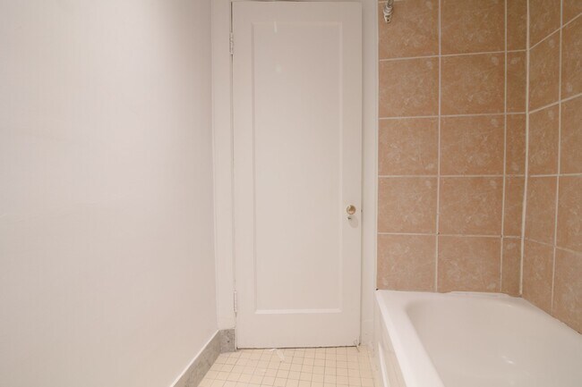 Photo du bâtiment - 1 Av. Rosemount